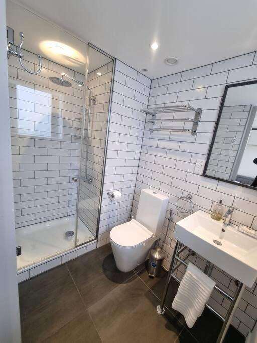 Manhattan Style Apartment In Fulham Londra Exterior foto